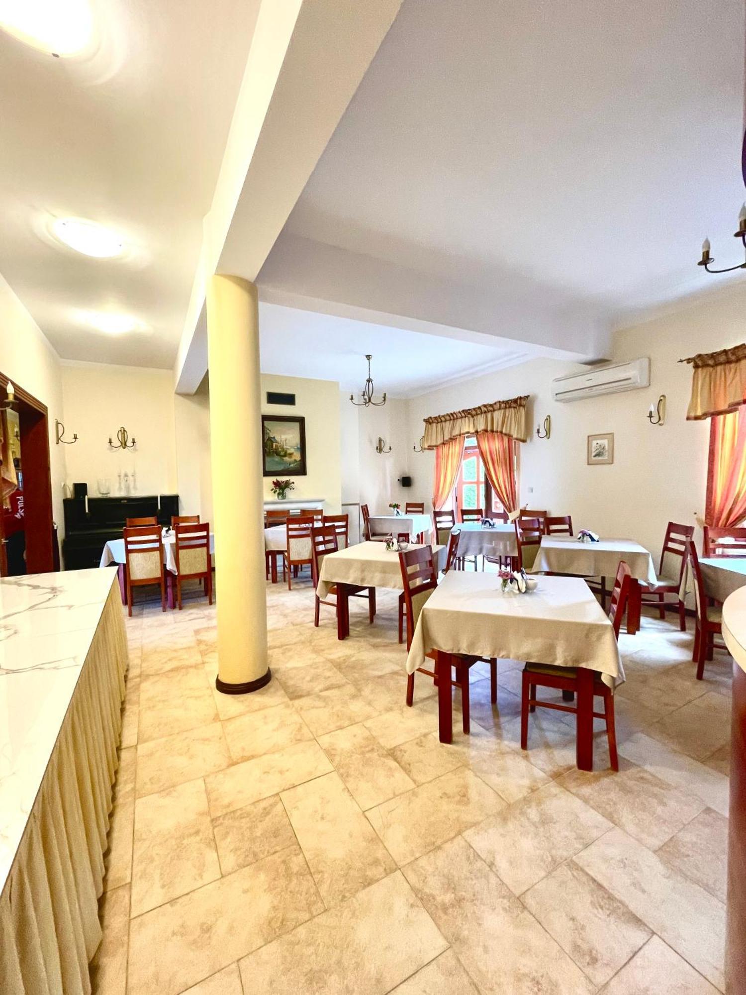 Riviera -Adults Only Villa เรวัล ภายนอก รูปภาพ
